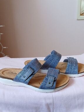 CLARKS Women Blue Metallic Sandals, Size 8.5 WIDE, adjustable Straps, New.